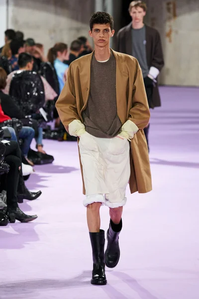 Look 32